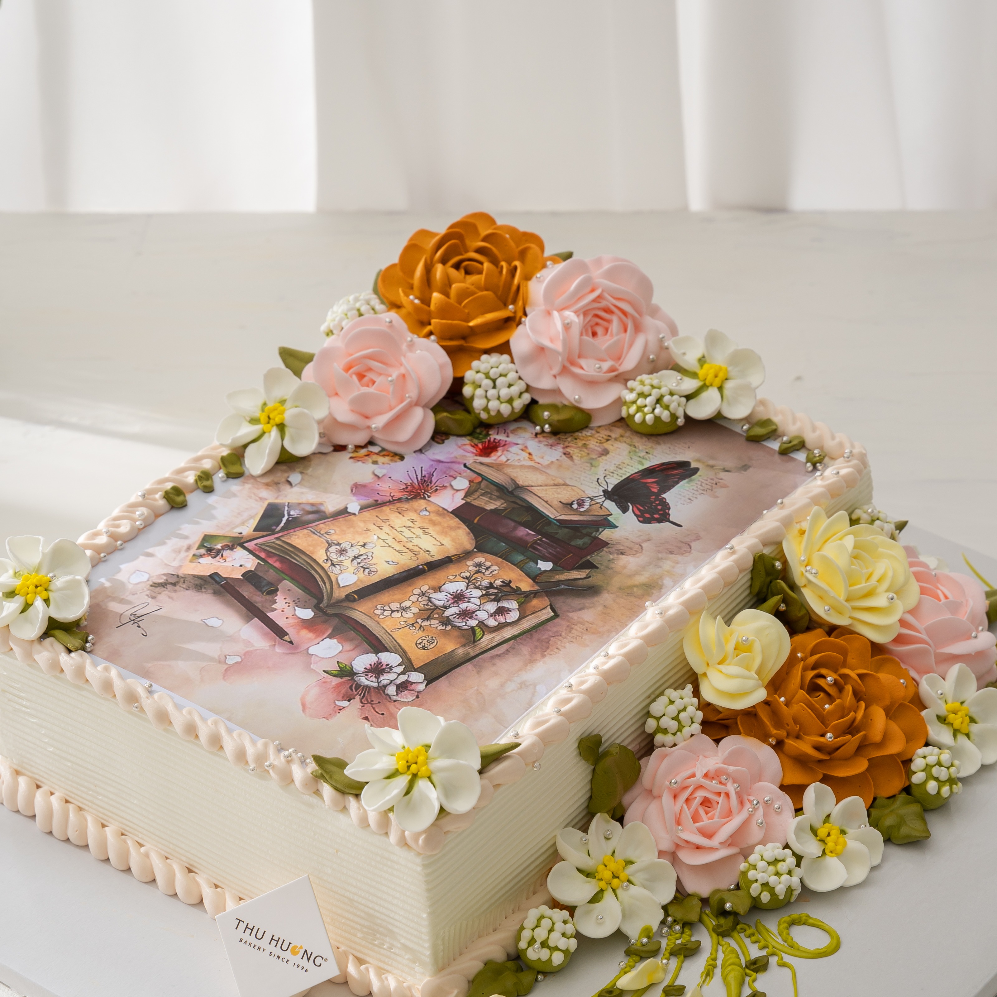 Khung S&aacute;ch Tri Thức